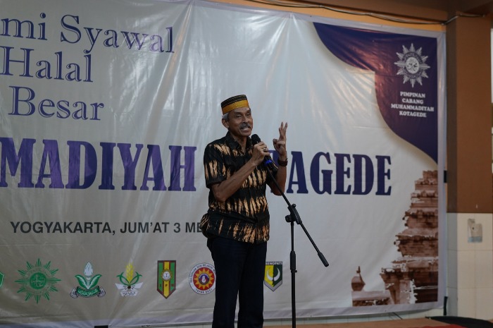 Mayjen. TNI (Purn) Dr. dr. H. Agus Yunianto, Sp.BS. sebagai pembicara inti syawalan