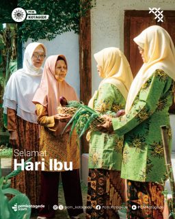 Tiga kali Rasulullah SAW menyebut ibu, bukan tanpa alasan.

Di sanalah ada cinta tanpa syarat, pengorbanan tanpa hitung, dan doa yang tak pernah putus bahkan saat kita tak lagi meminta. 

Semoga kita tak hanya pandai mengucap hormat, tapi juga tulus berbakti.

Terimakasih Ibu,
Karena setiap doa dan senyumanmu membuat hidup ini lebih berarti.
-
#hariibu #motherday #pcmkotagede #aisyiyah #muhammadiyah