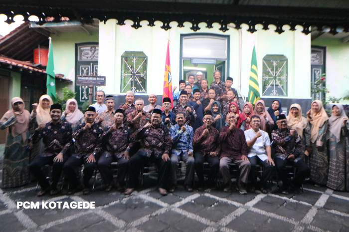 PH PCM Kotagede foto bersama dengan PDM Kota Yogyakarta dalam rangka lomba LPCR