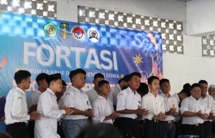 Siswa baru SMK Muhammadiyah 3 Yogyakarta melaksanakan kegiatan MPLS dan FORTASI