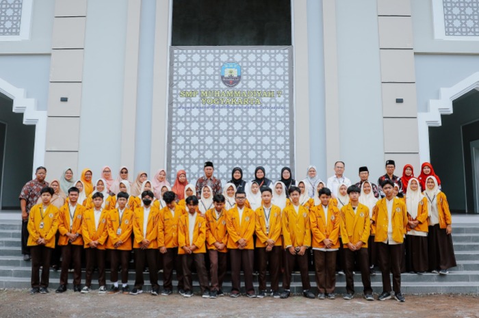 Foto bersama rombongan Sekolah Dato' Abdur Razaq (SDAR), Malaysia dan SMP Muhammadiyah 7 Yogyakarta