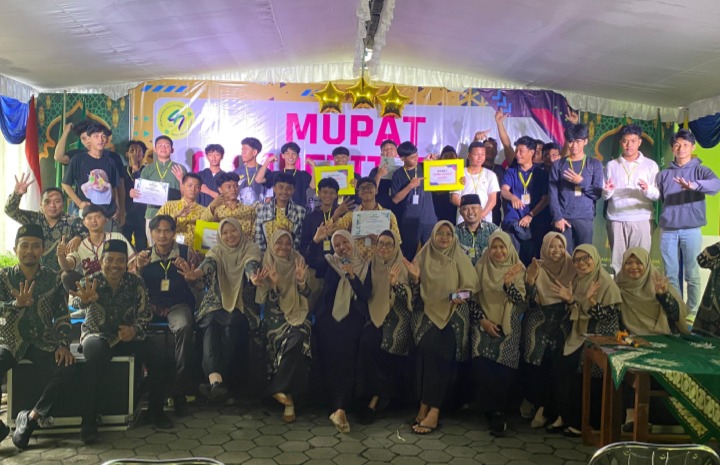 Foto bersama panitia mupatcom dan peserta lomba