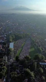 Moment salat iduladha di lapangan karang kotagede
Rabu, 27 Mei 2026
Credit @saktiputranto
#muhammadiyah #pcmkotagede #kotagede #iduladha