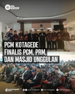 Alhamdulillah, PCM Kotagede berhasil menembus finalis nasional dalam ajang bergengsi Cabang Ranting Masjid (CRM) Award VI Tahun 2025 yang diselenggarakan oleh Lembaga Pengembangan Cabang Ranting dan Pembinaan Masjid (LPCRPM) PP Muhammadiyah.

Mengusung semangat “Memakmurkan Masjid, Menghebatkan Cabang Ranting”, PCM Kotagede terus berkomitmen menghadirkan dakwah berkemajuan, memperkuat peran masjid sebagai pusat peradaban, serta memberdayakan jamaah dan masyarakat.

Prestasi ini menjadi motivasi untuk terus menebar manfaat dan menjadi contoh cabang Muhammadiyah yang aktif, inovatif, dan berorientasi pada kemajuan umat.
Mari bersama doakan agar PCM Kotagede meraih hasil terbaik di tingkat nasional. ✨

_____
website : pcmkotagede.com
Facebook : Pcm Kotagede
Instagram : pcm_kotagede
X : Pcm kotagede
Youtube : PCM Kotagede

© Majelis Pustaka dan Informasi PCM Kotagede

#muhammadiyah #islam #berkemajuan #pcm #kotagede #lpcrmuhammadiyah #crmaward2025 #momentpcmkotagede #yogyakarta #daerahistimewayogyakarta #2025